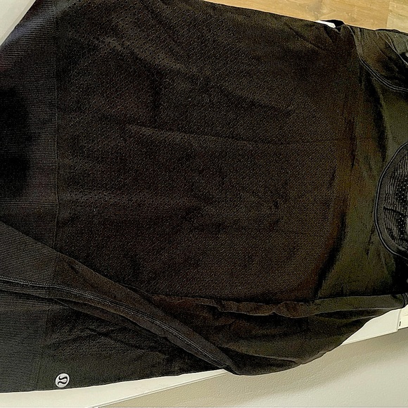 Lululemon mesh top - Picture 2 of 4